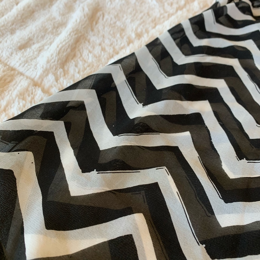 H&M Chevron Button Up Top - Picture 3 of 5